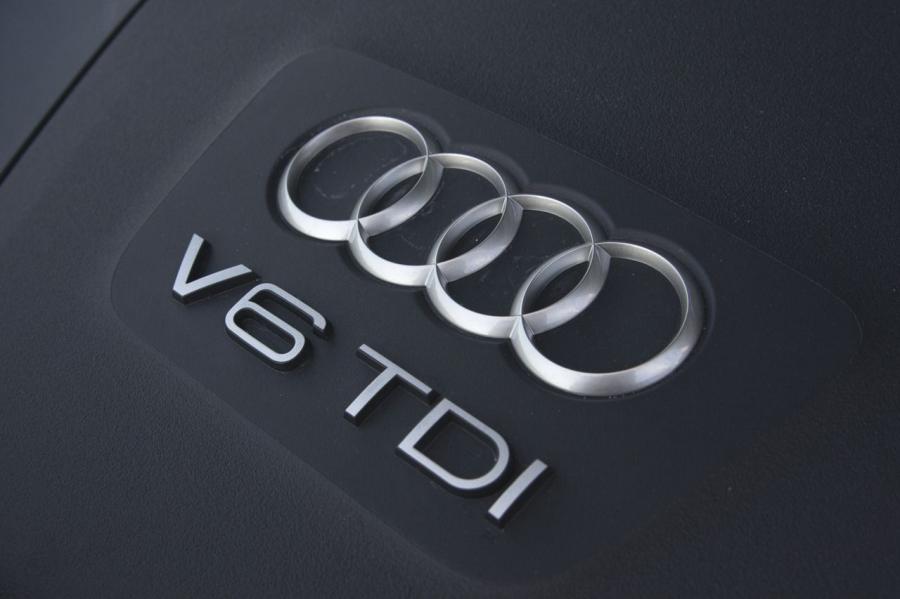 Моторный отсек Audi Q5 TDI Quattro (8R) 2013 года  (NA) (фото 14 из 33)